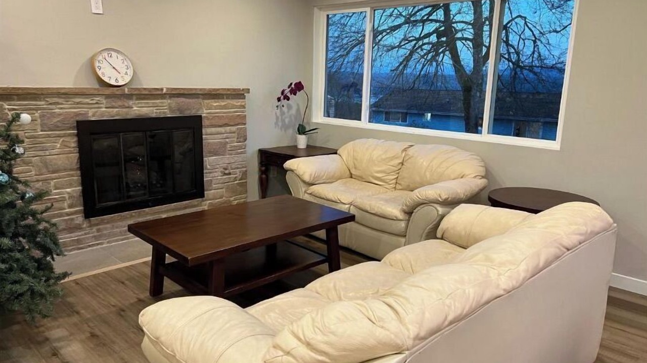 Photo of Livingroom in Northeast Bellevue