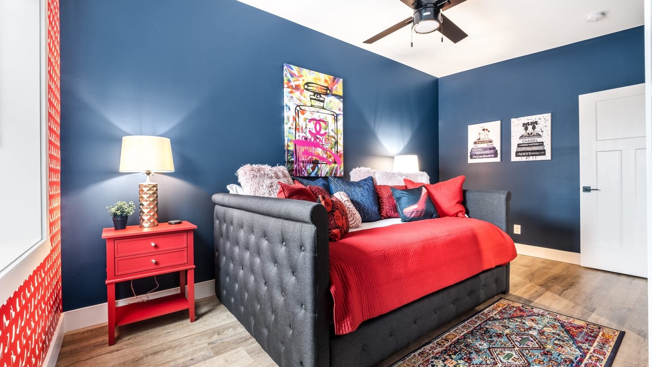 Photo of Livingroom in Cherokee Triangle
