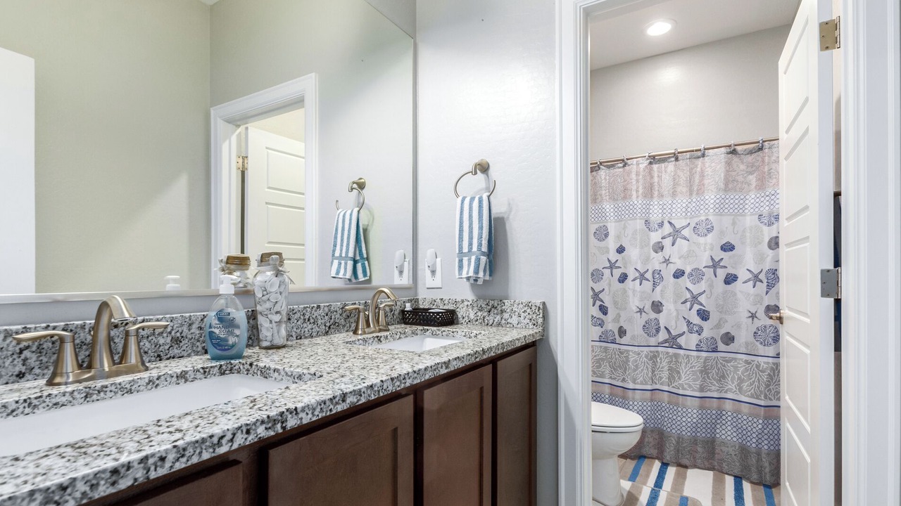 Photo of Bathroom in Montecito in Estrella