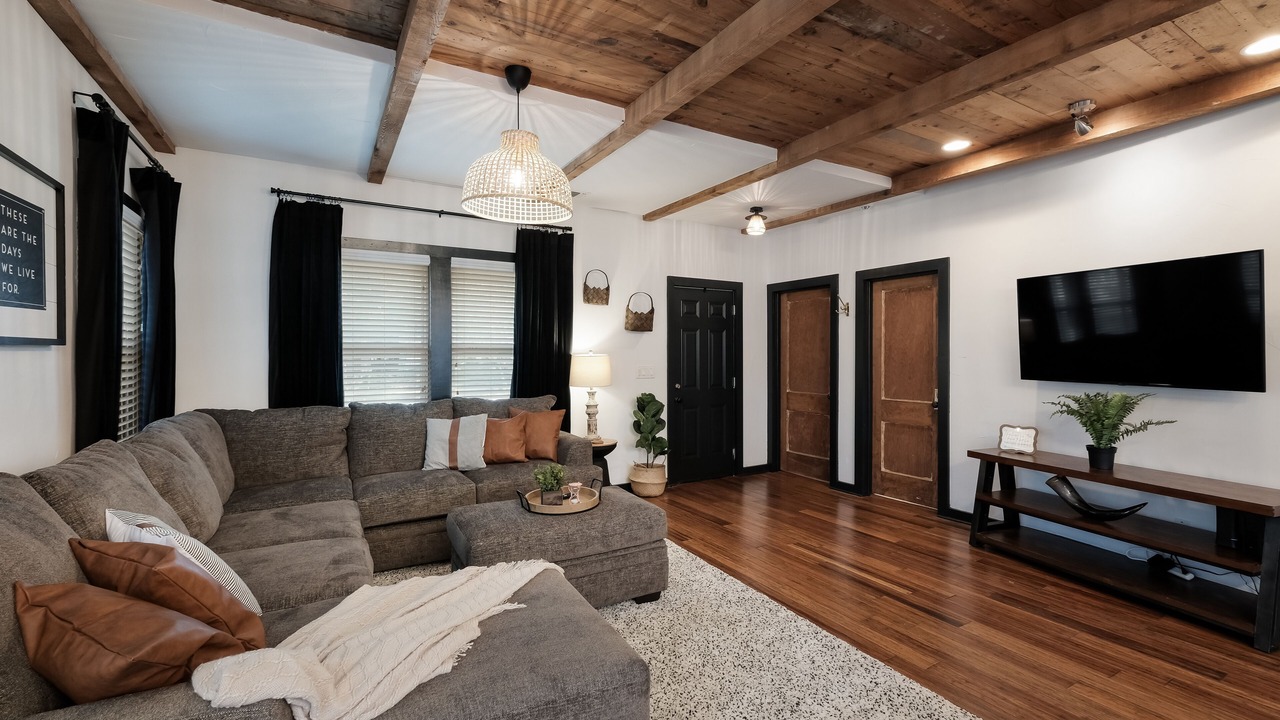 Photo of Livingroom in Tobin Hill