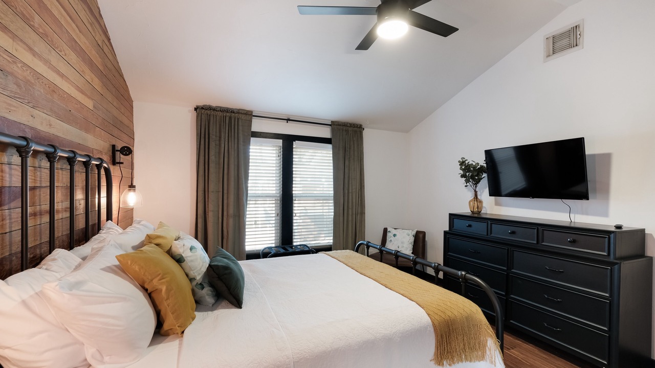 Photo of Bedroom in Tobin Hill