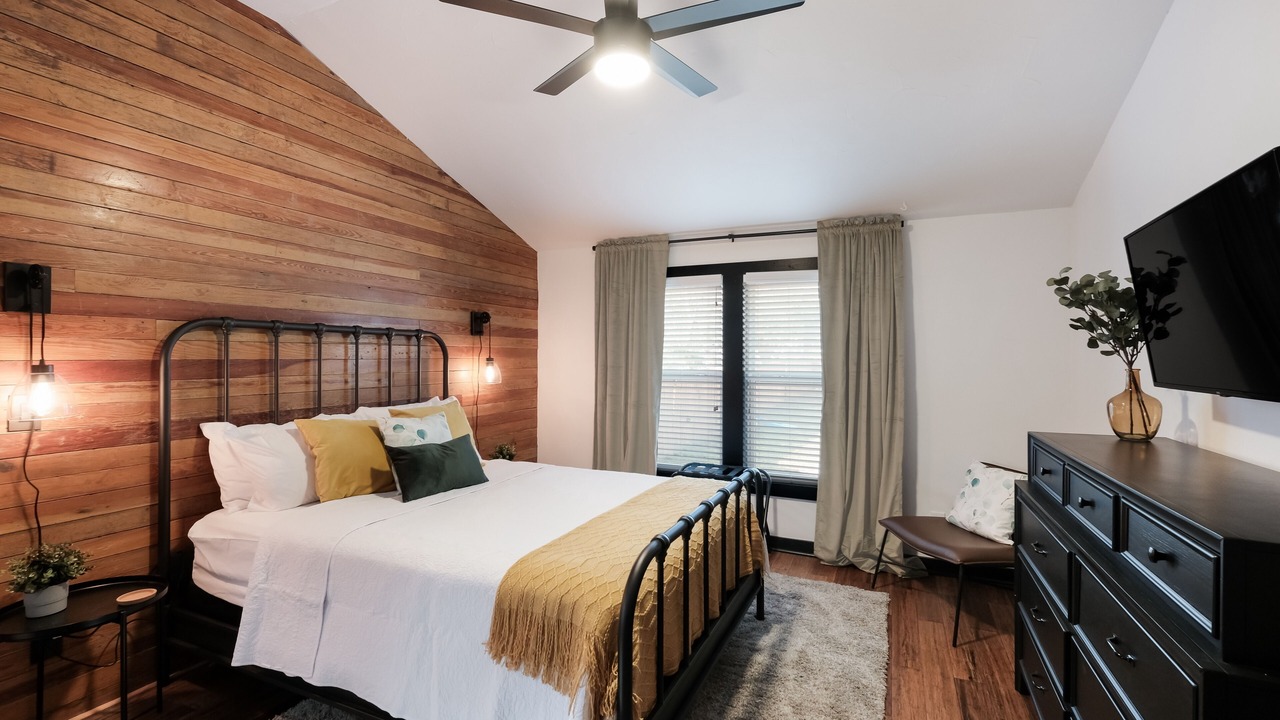 Photo of Bedroom in Tobin Hill