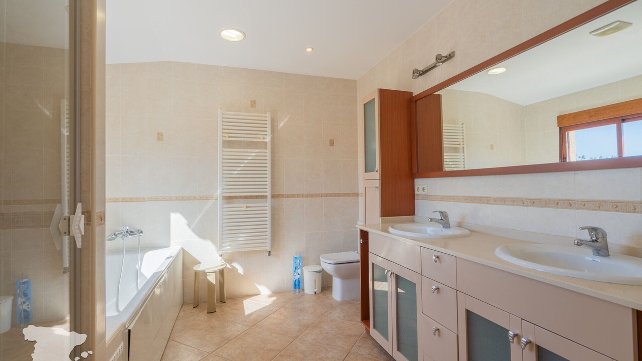 Photo of Bathroom in Empedrola