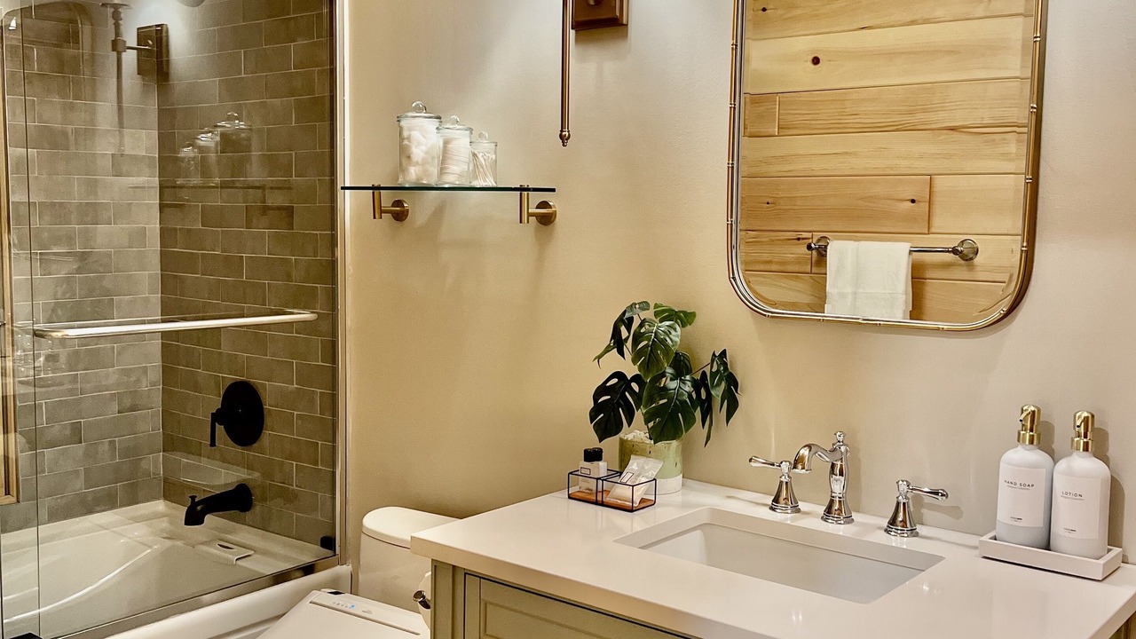 Photo of Bathroom in Town of Webb
