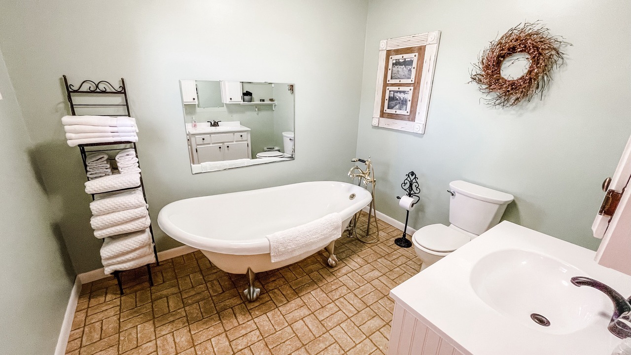 Photo of Bathroom in Flippin