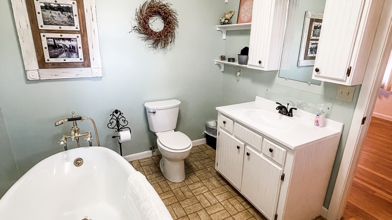 Photo of Bathroom in Flippin