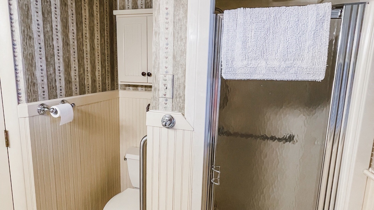 Photo of Bathroom in Flippin