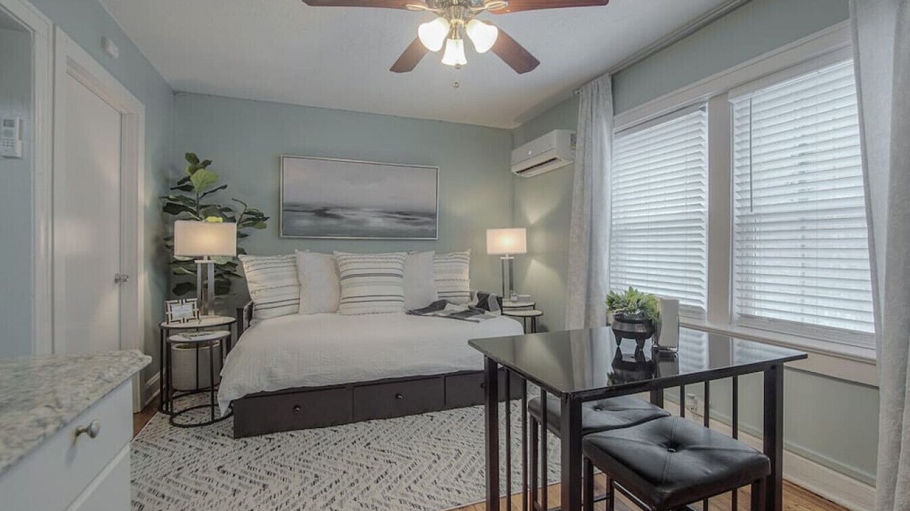 Photo of Bedroom in Country Club Plaza Area