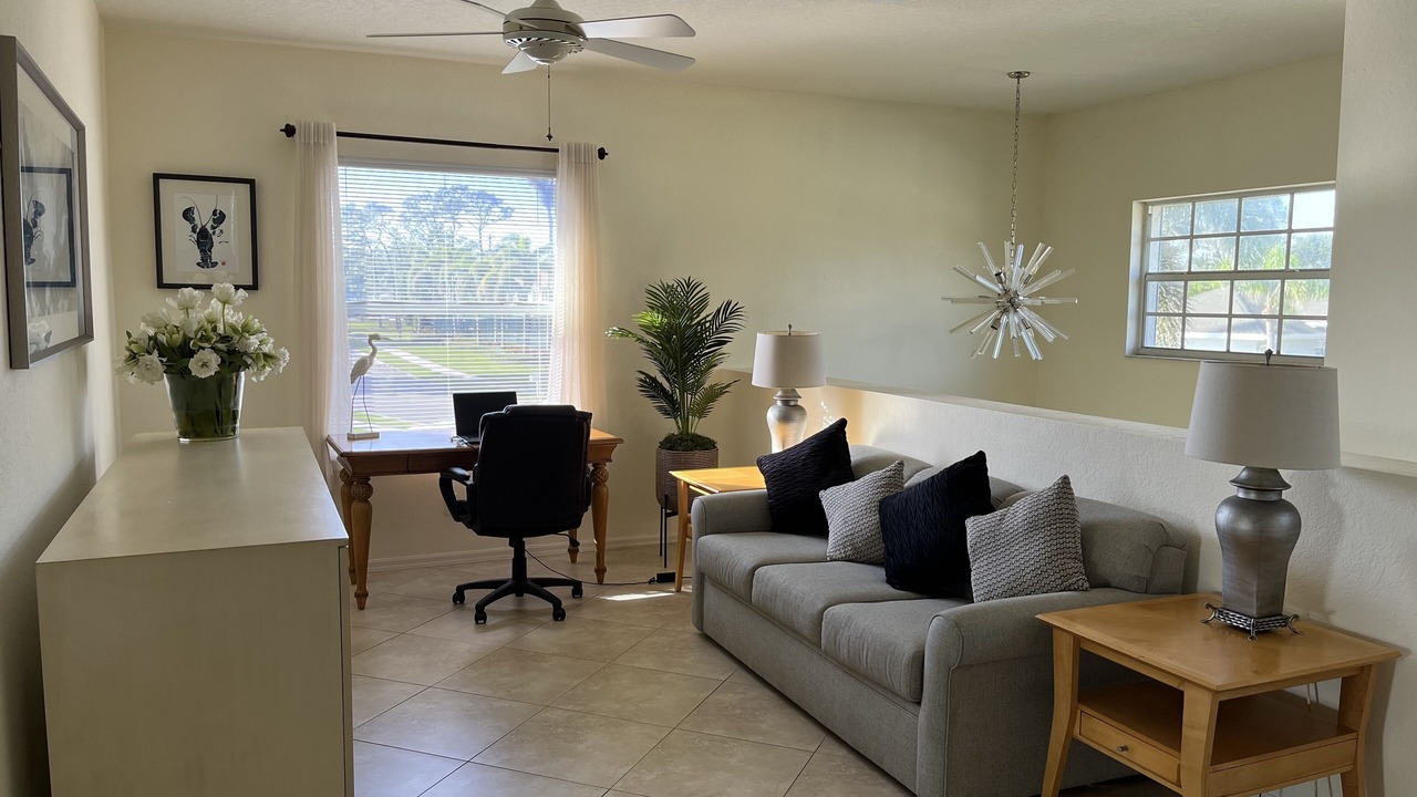 Photo of Livingroom in Crown Pointe