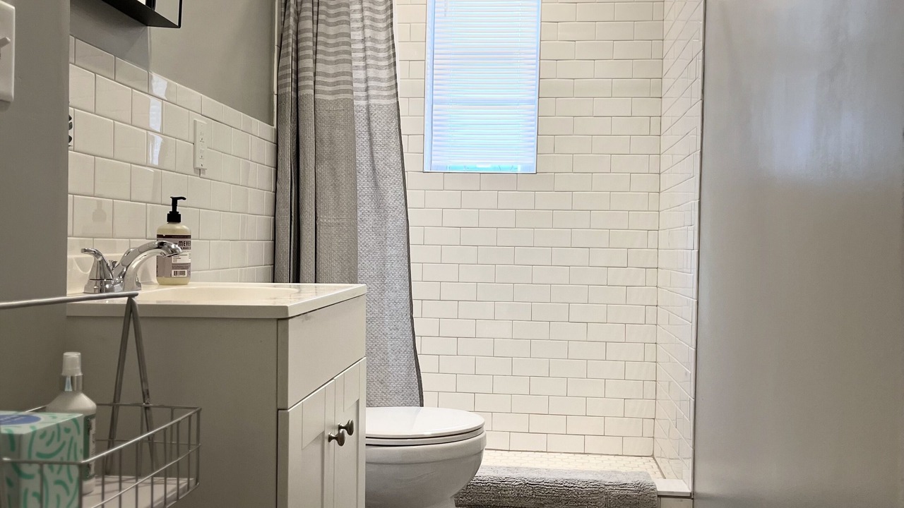 Photo of Bathroom in Newburgh