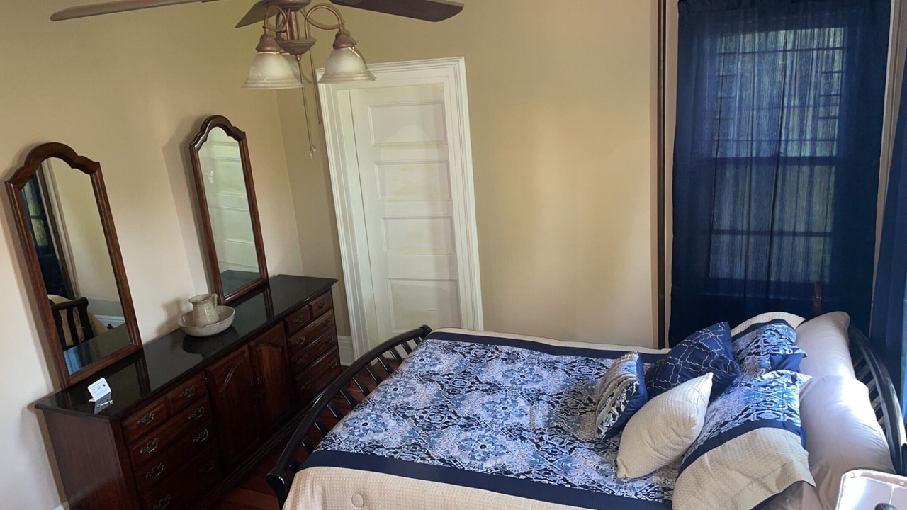 Photo of Bedroom in Oyster Bay