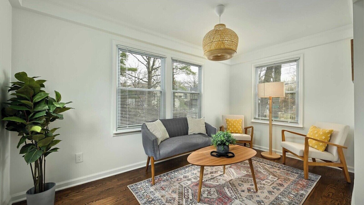 Photo of Livingroom in Prairie Village
