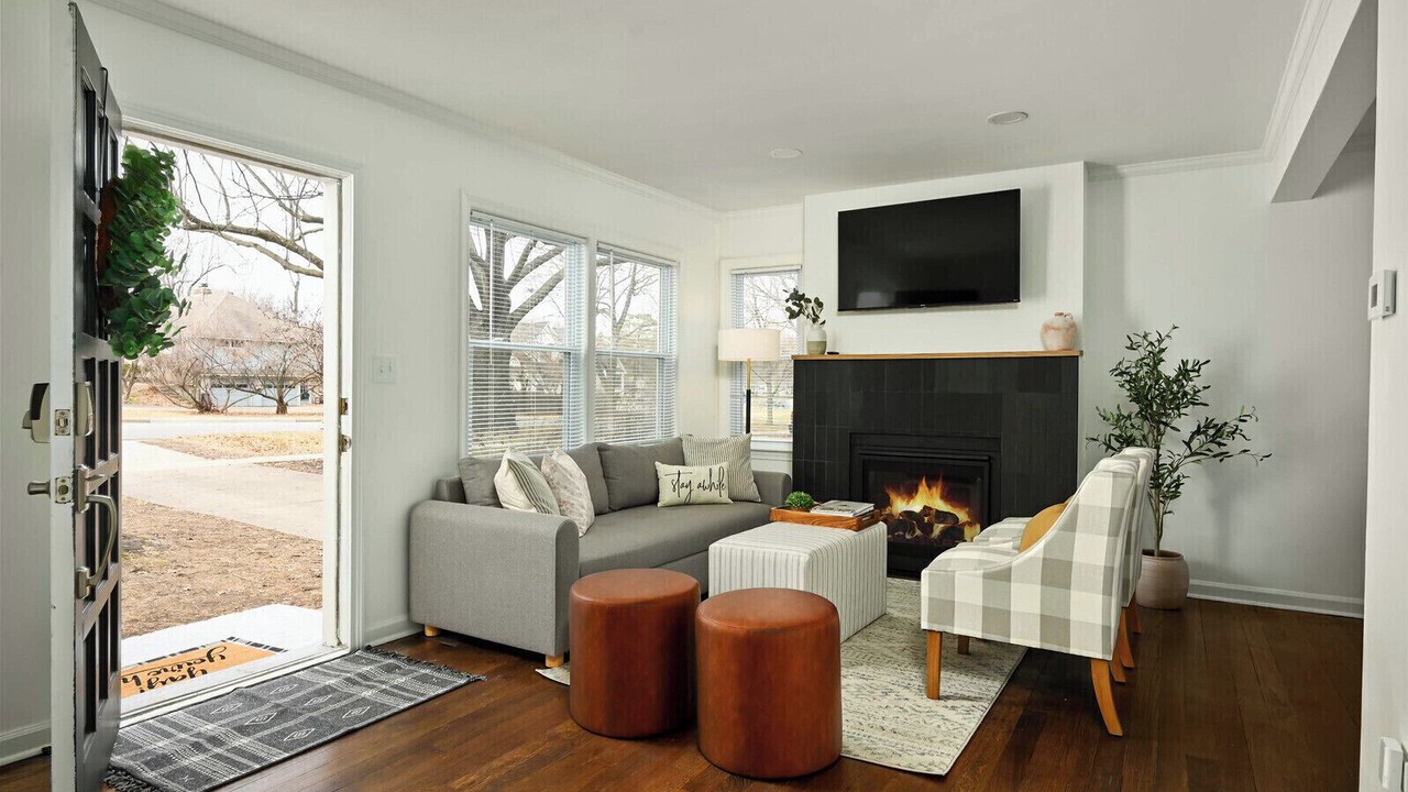 Photo of Livingroom in Prairie Village