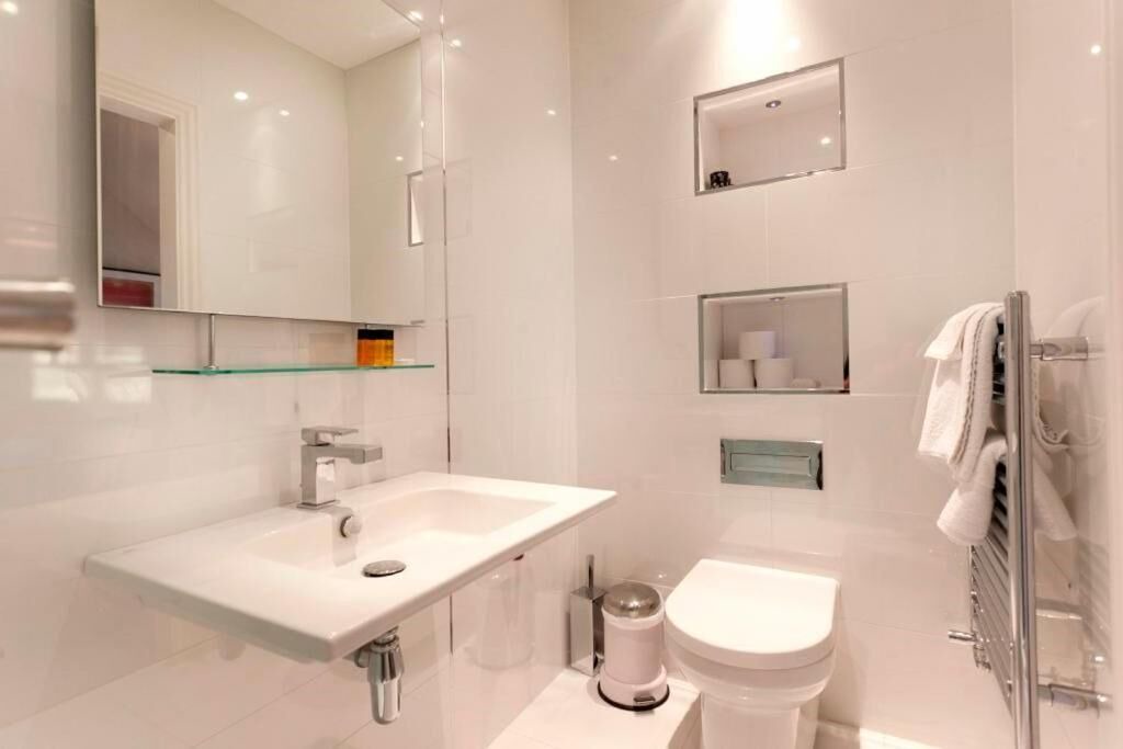Photo of Bathroom in Castle Donington