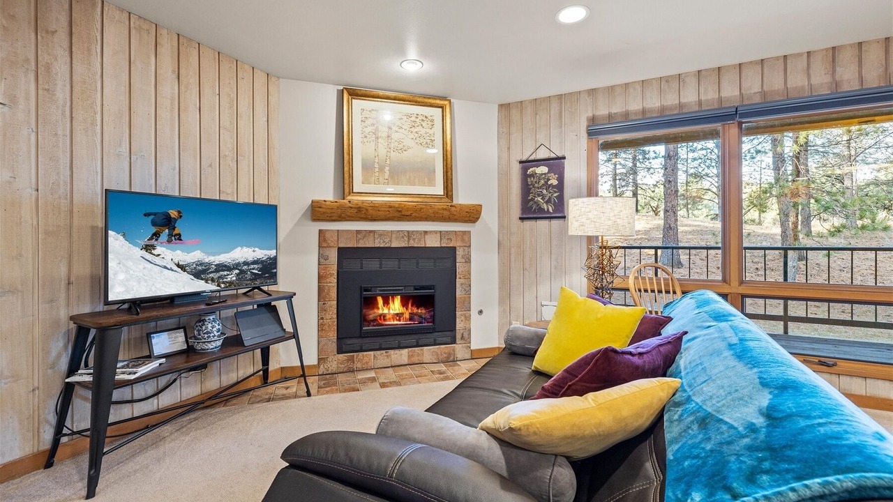 Photo of Livingroom in Century West