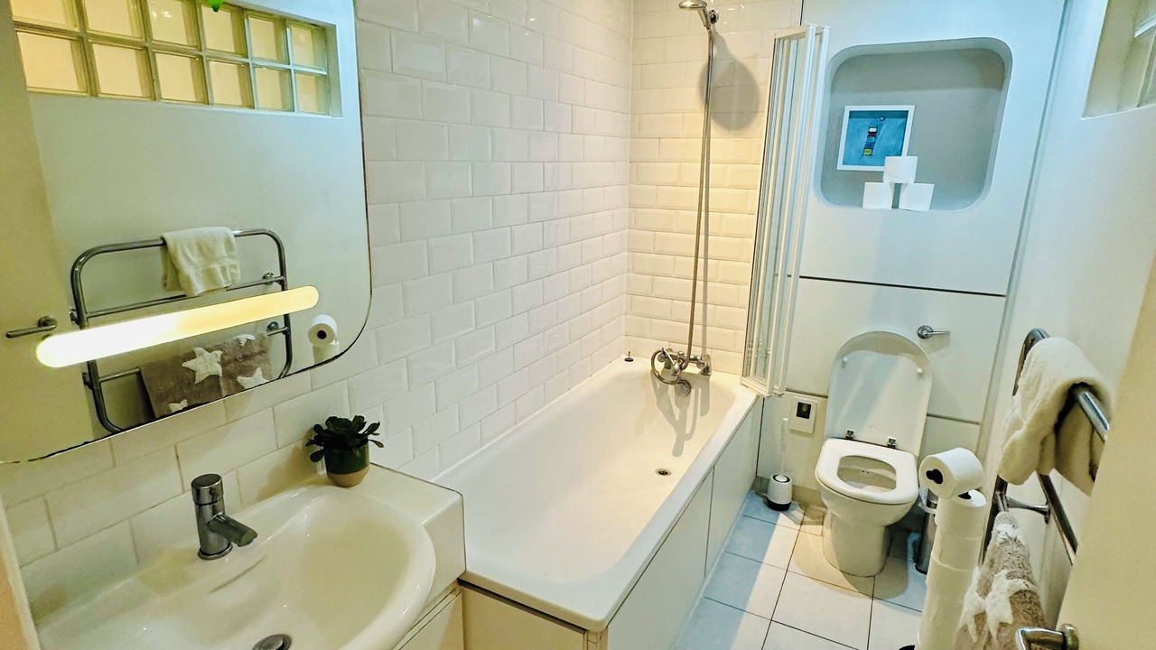 Photo of Bathroom in Weavers