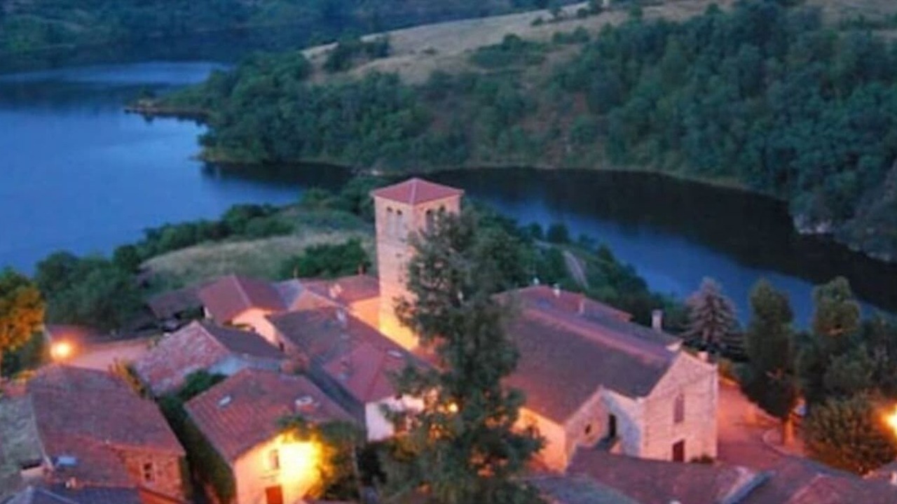 Photo of Outdoor in Saint-Jean-Saint-Maurice-sur-Loire