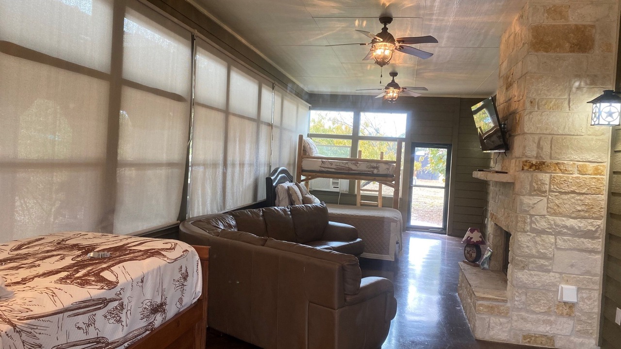 Photo of Livingroom in Bandera