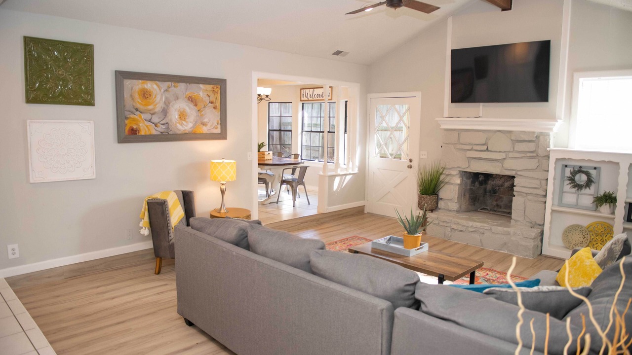 Photo of Livingroom in Broken Arrow