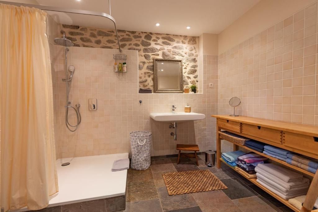 Photo of Bathroom in Tourbes