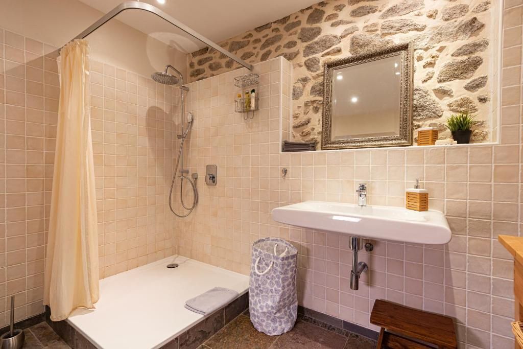 Photo of Bathroom in Tourbes
