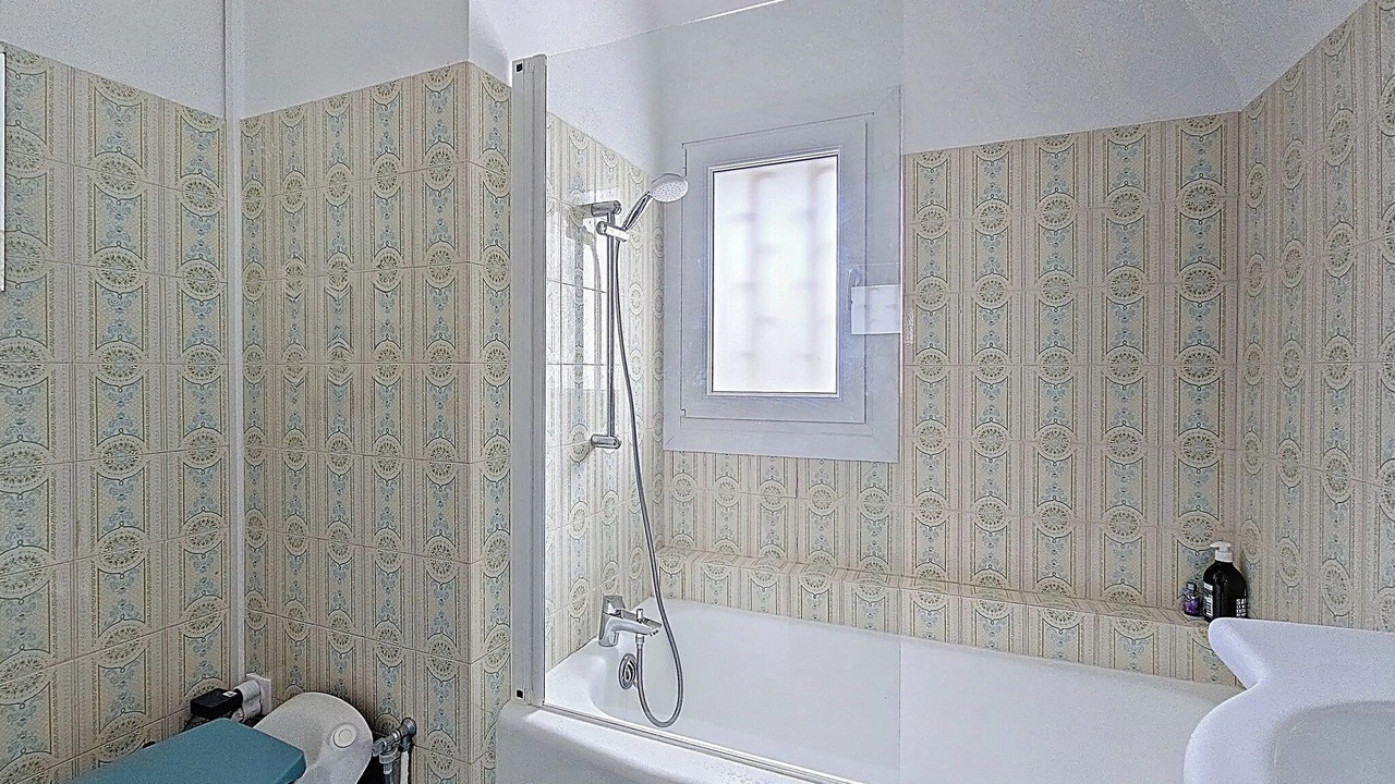 Photo of Bathroom in Bernieres-sur-Mer