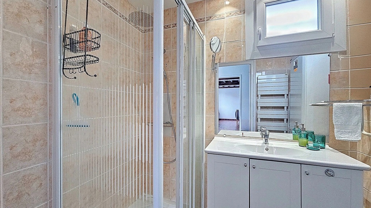 Photo of Bathroom in Bernieres-sur-Mer