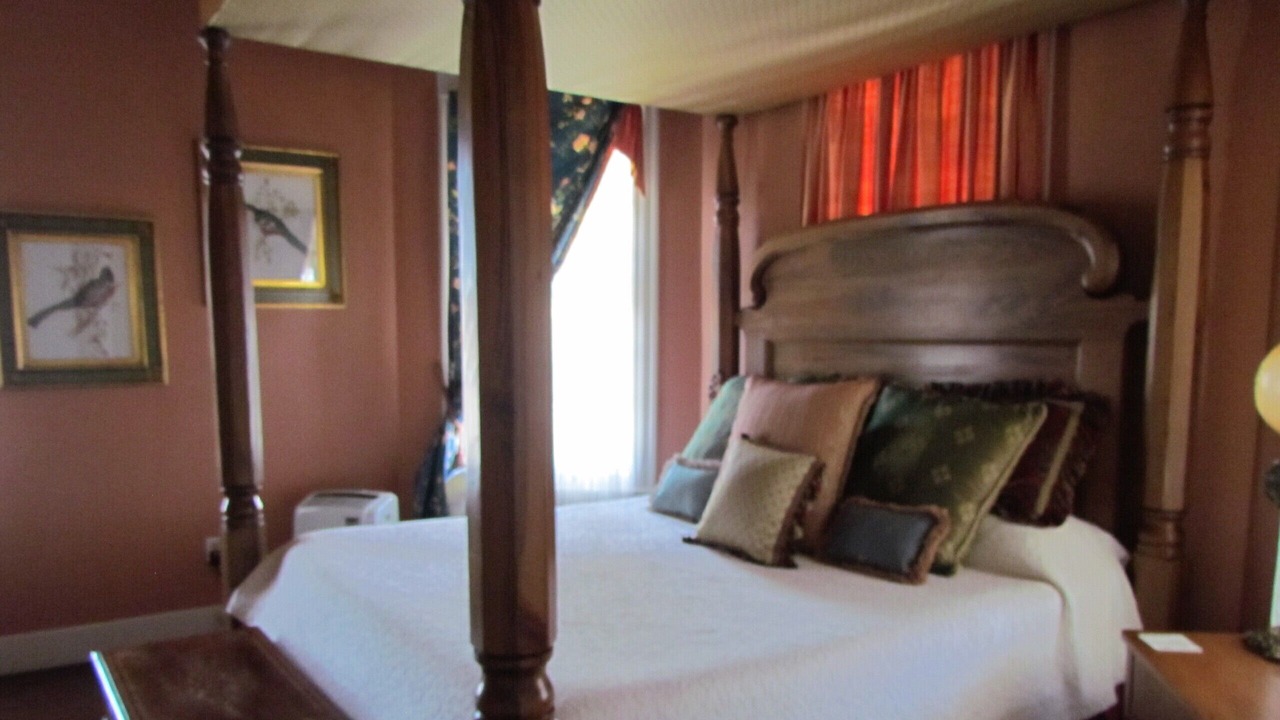 Photo of Bedroom in Natchitoches