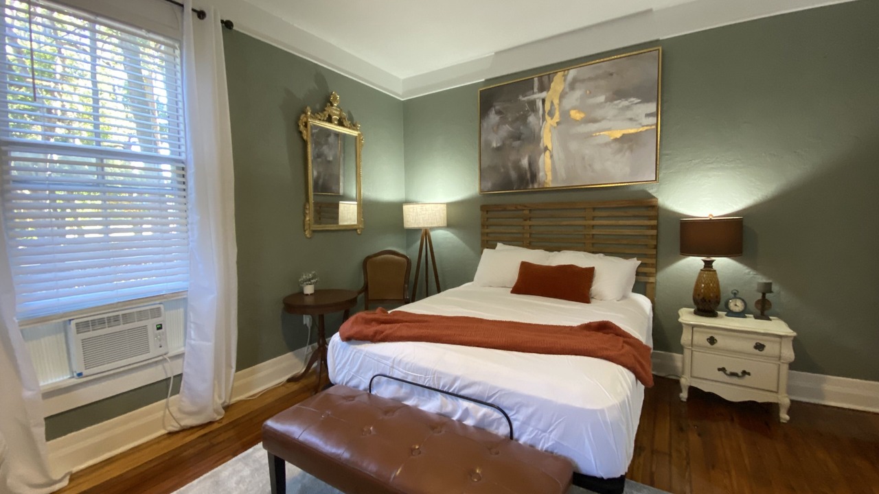 Photo of Bedroom in Historic District