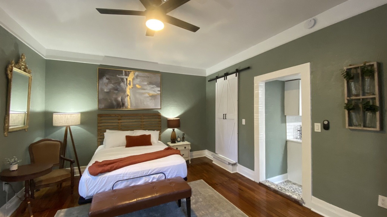 Photo of Bedroom in Historic District