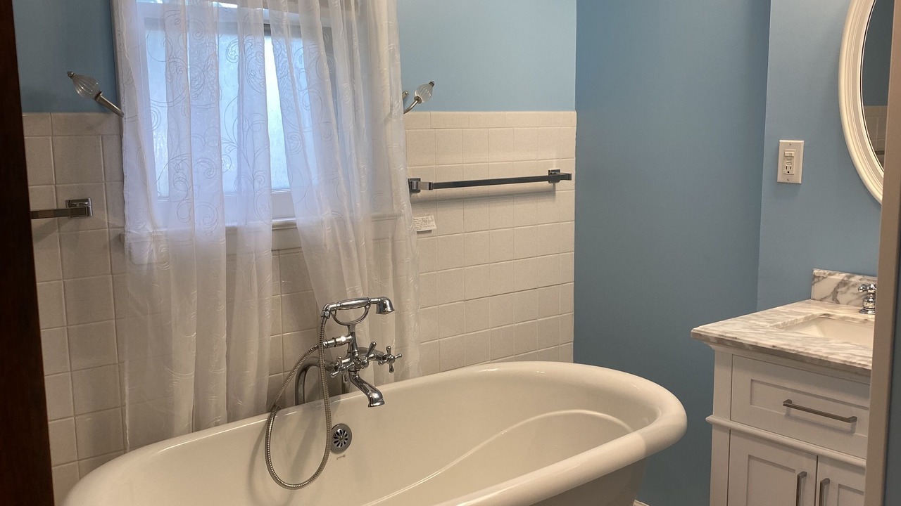 Photo of Bathroom in St. Albans Historic District