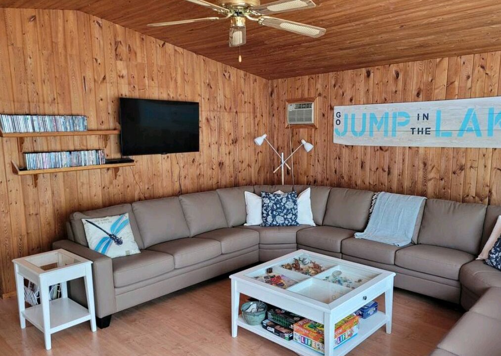 Photo of Livingroom in Grand Beach