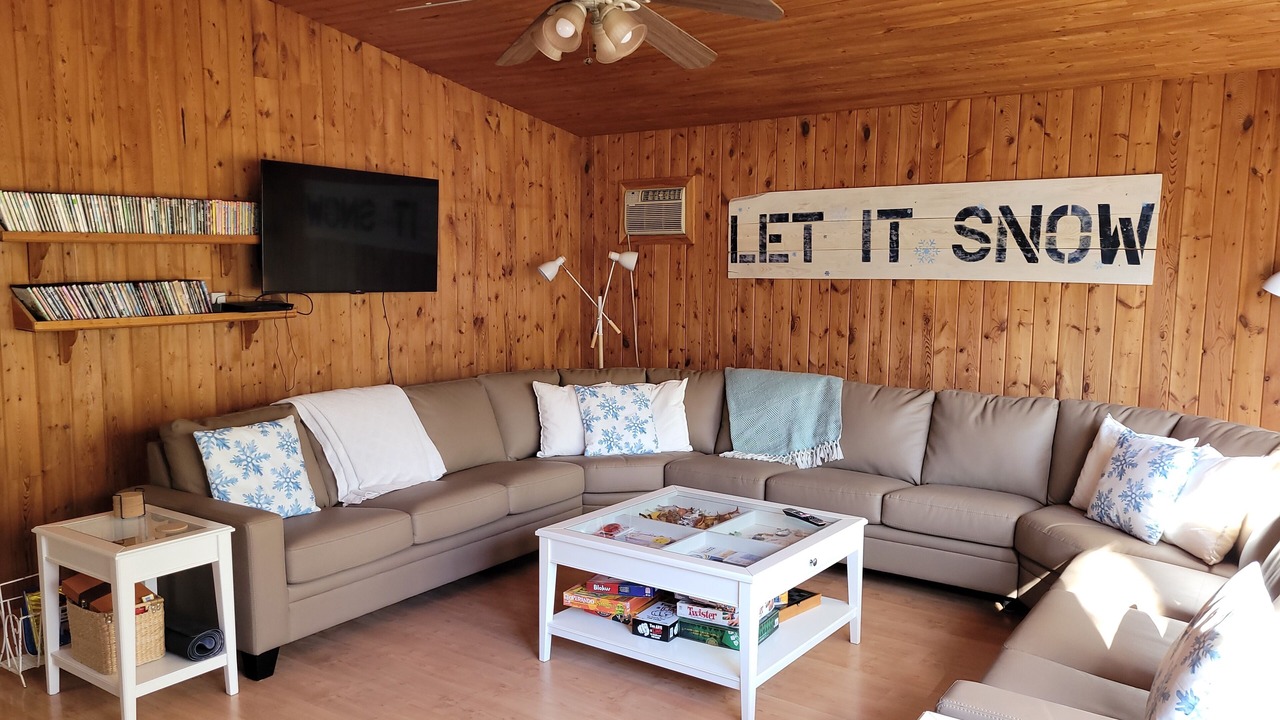 Photo of Livingroom in Grand Beach