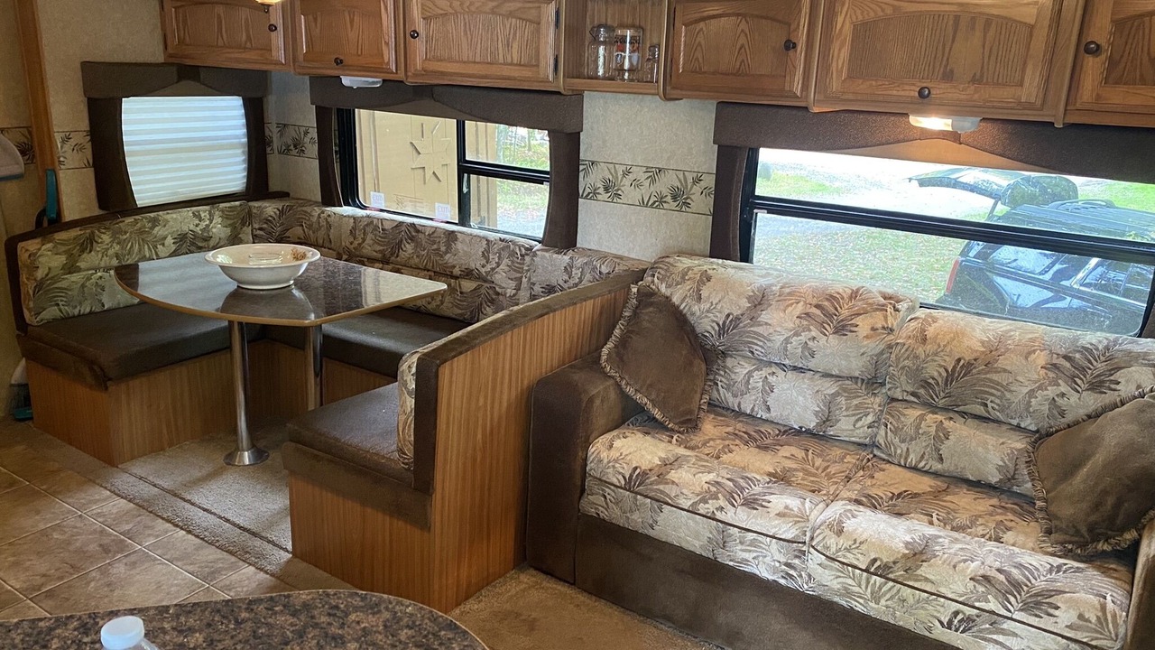 Photo of Livingroom in Town of Macomb