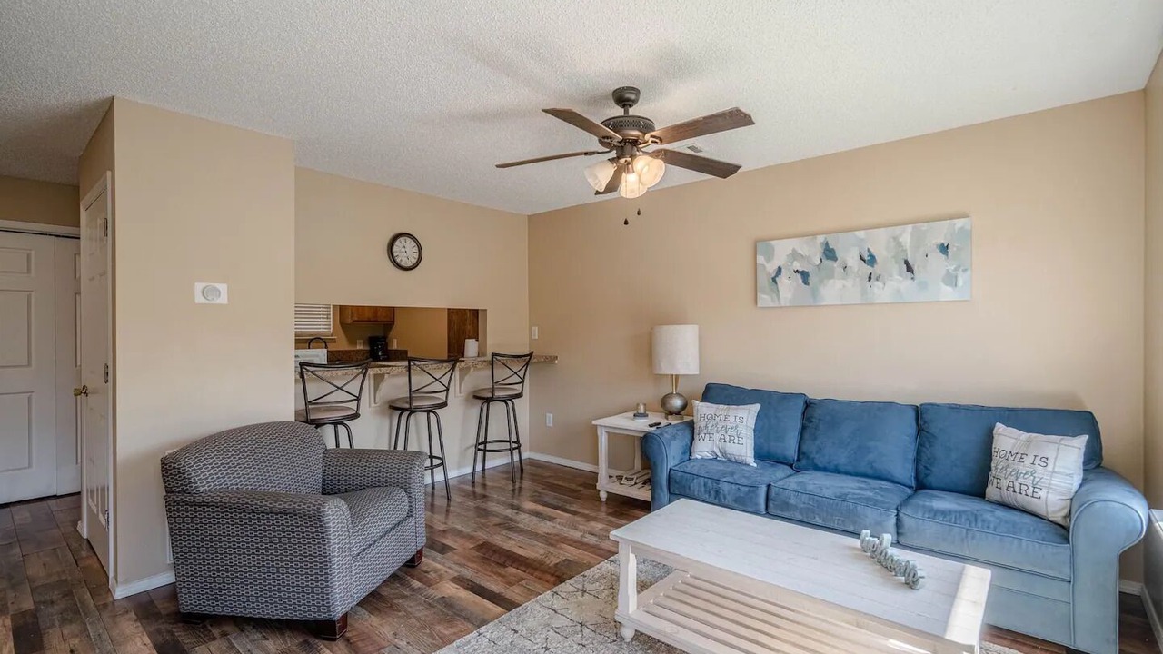 Photo of Livingroom in Mid America