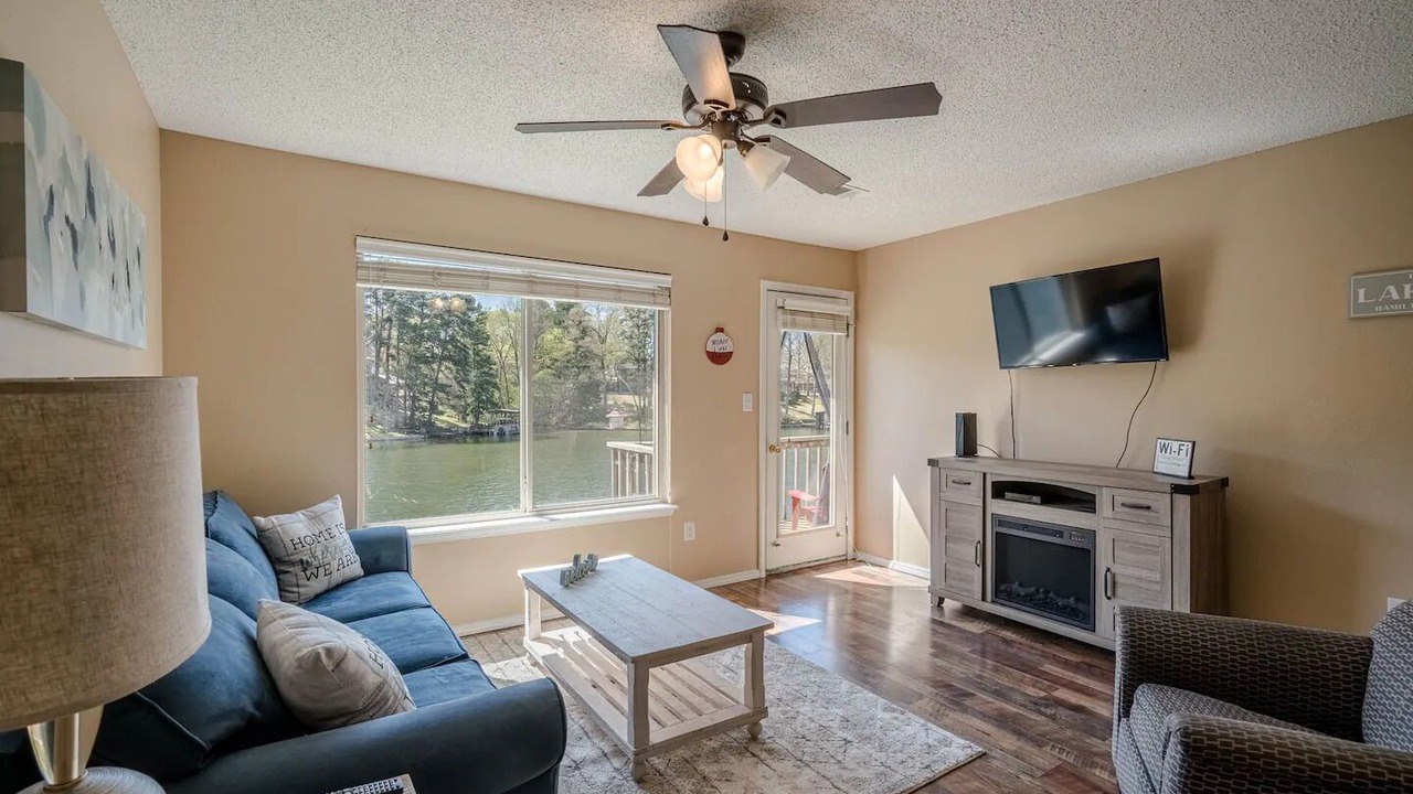 Photo of Livingroom in Mid America
