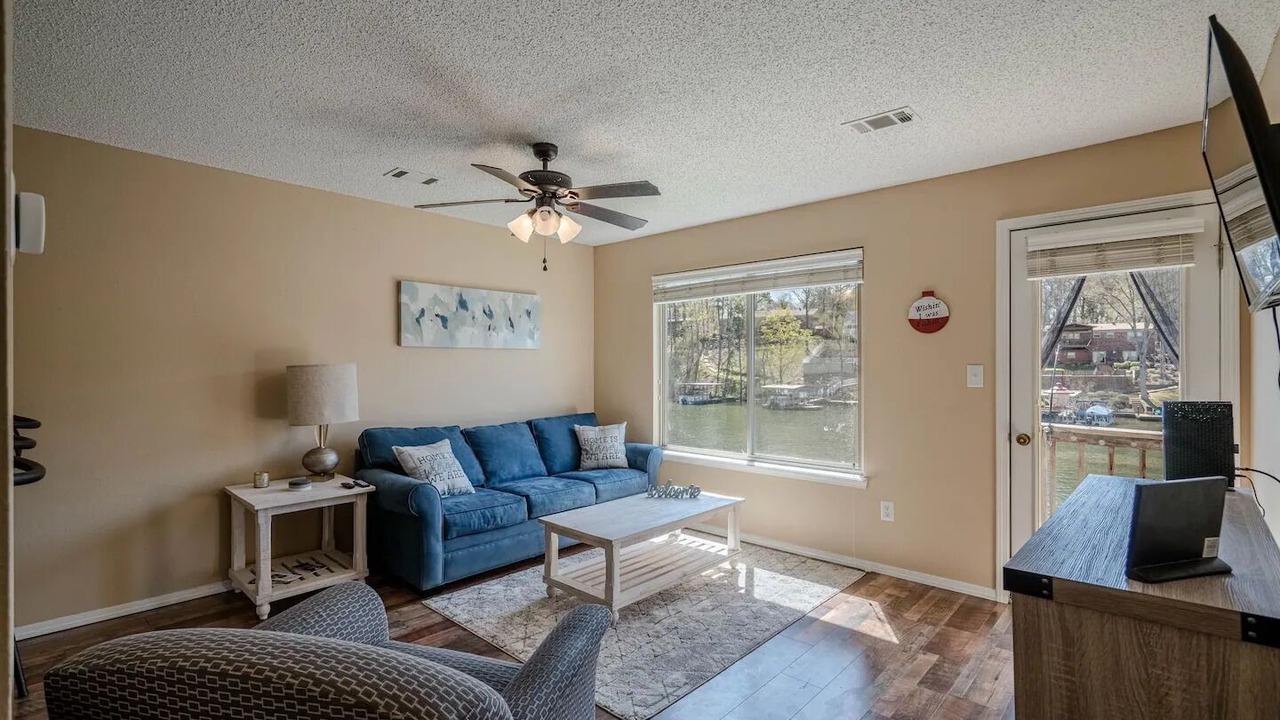 Photo of Livingroom in Mid America