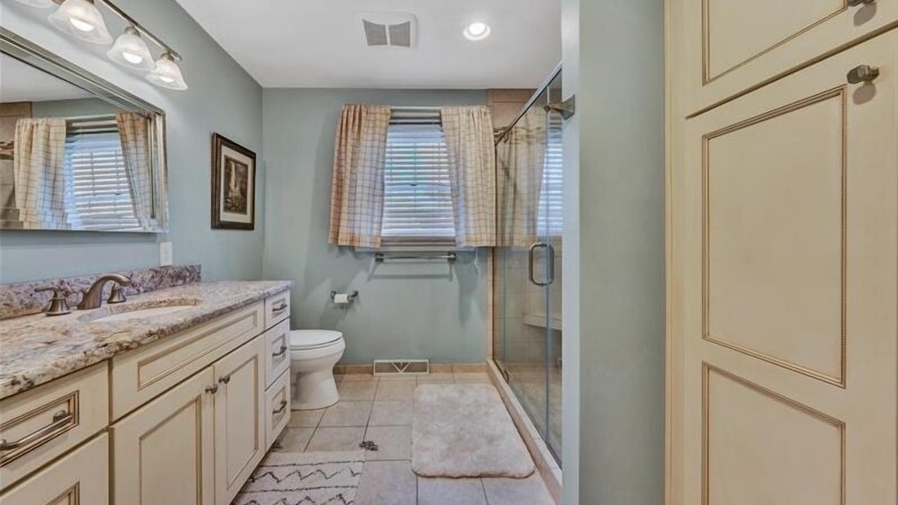Photo of Bathroom in Huddleston
