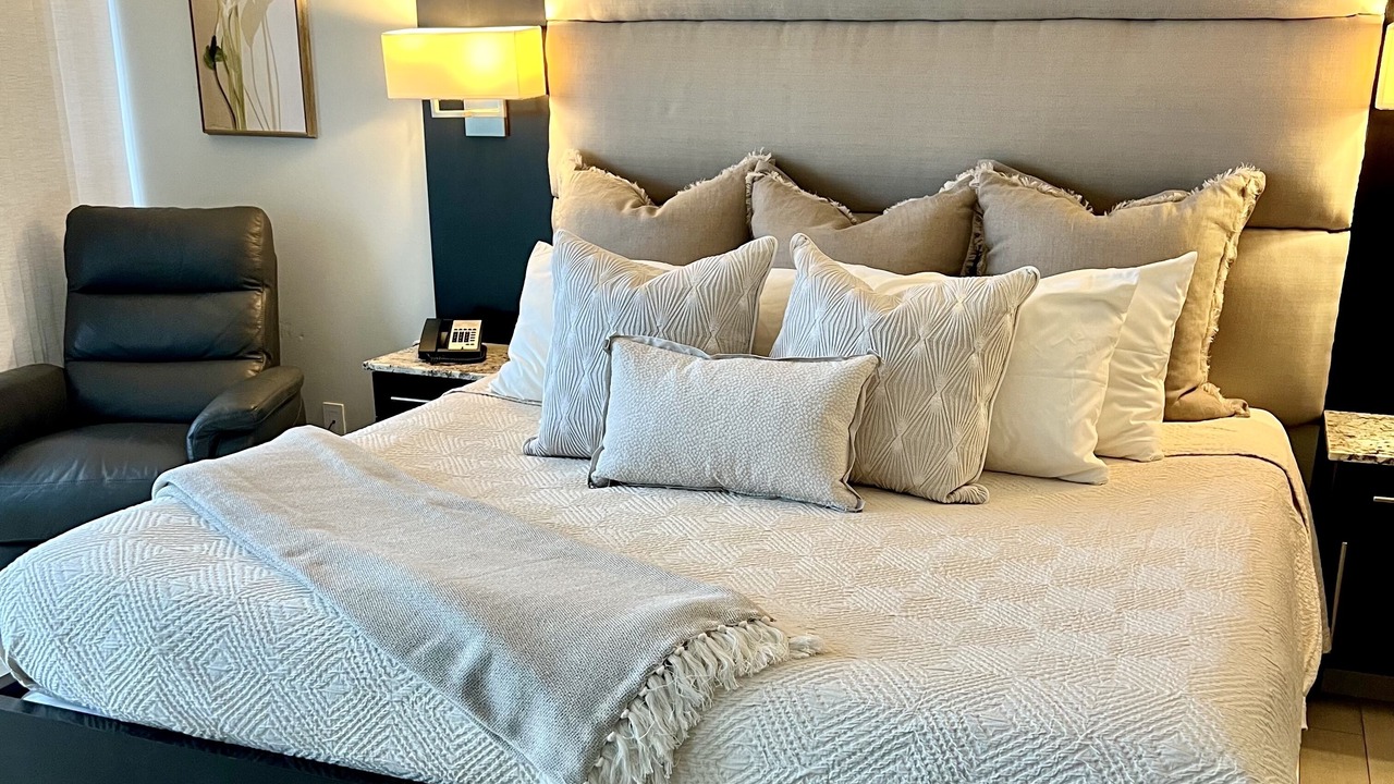 Photo of Bedroom in Historic Lahaina Front Street