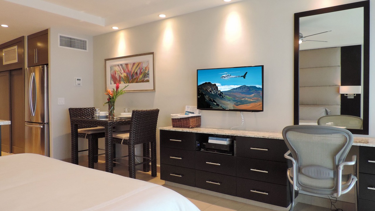 Photo of Bedroom in Historic Lahaina Front Street