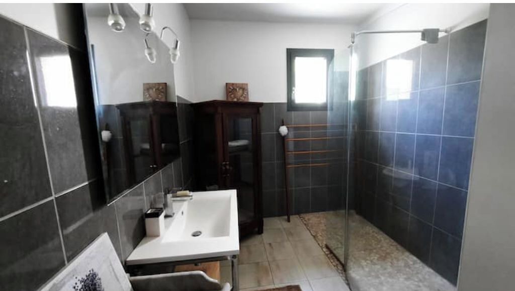 Photo of Bathroom in Neffies