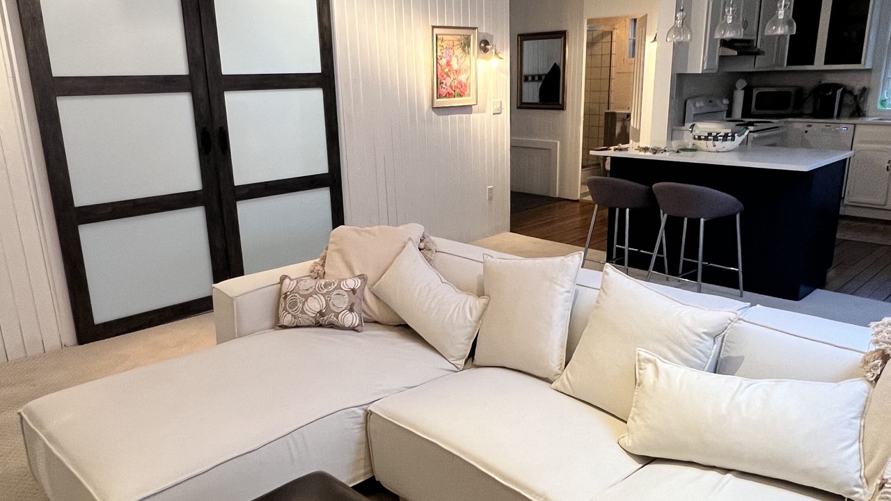 Photo of Livingroom in Cove - East Side - Shippan