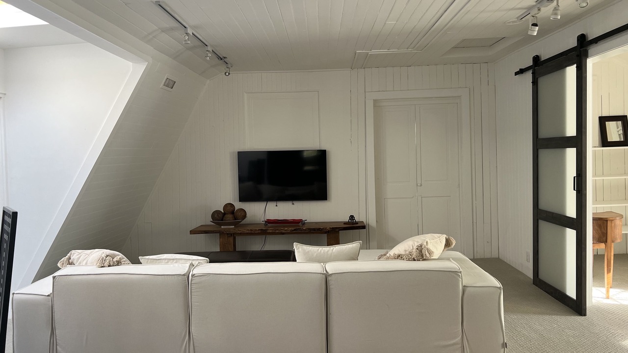 Photo of Livingroom in Cove - East Side - Shippan