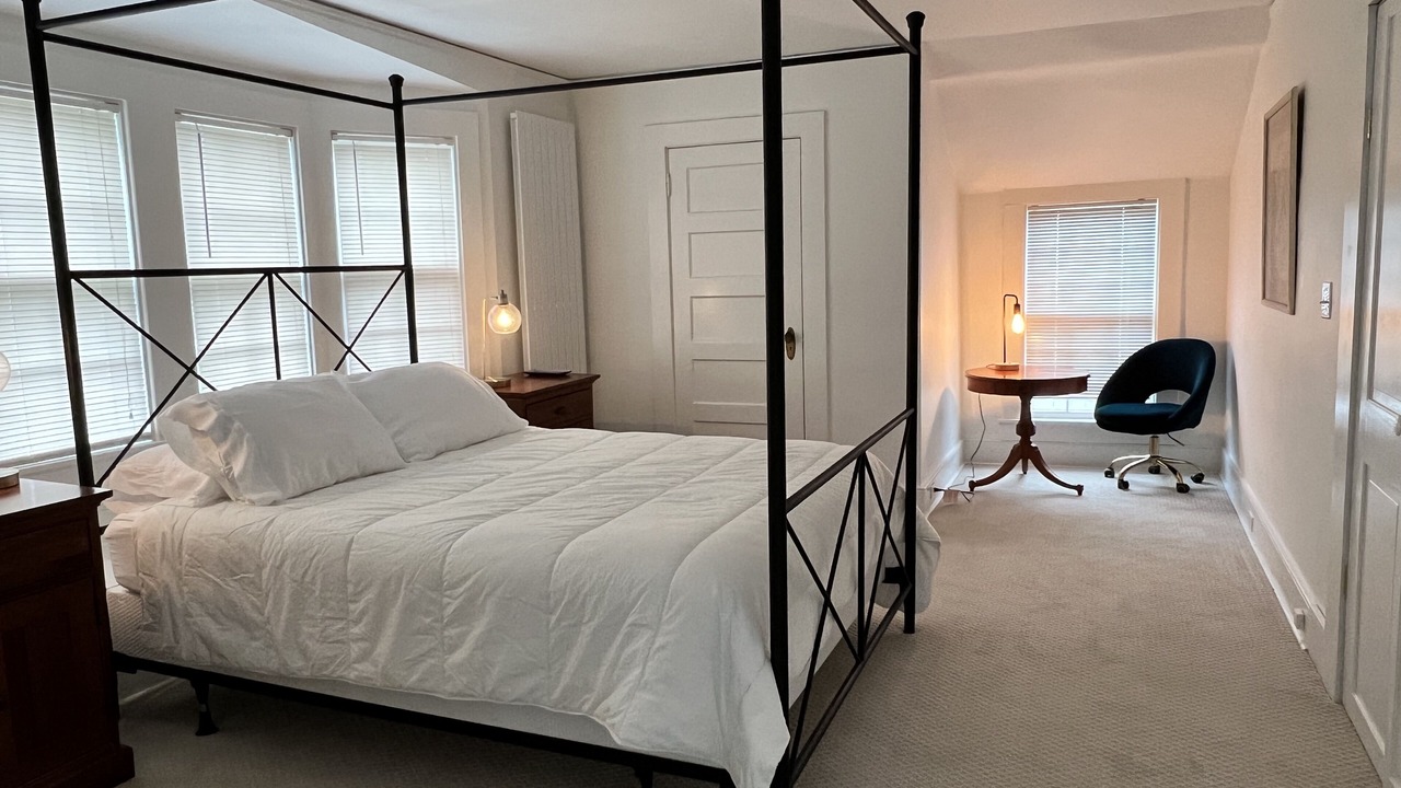 Photo of Bedroom in Cove - East Side - Shippan