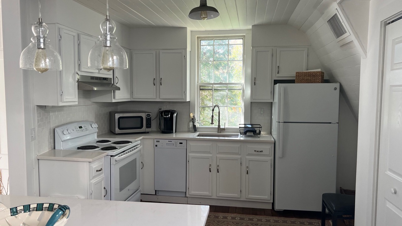 Photo of Kitchen in Cove - East Side - Shippan