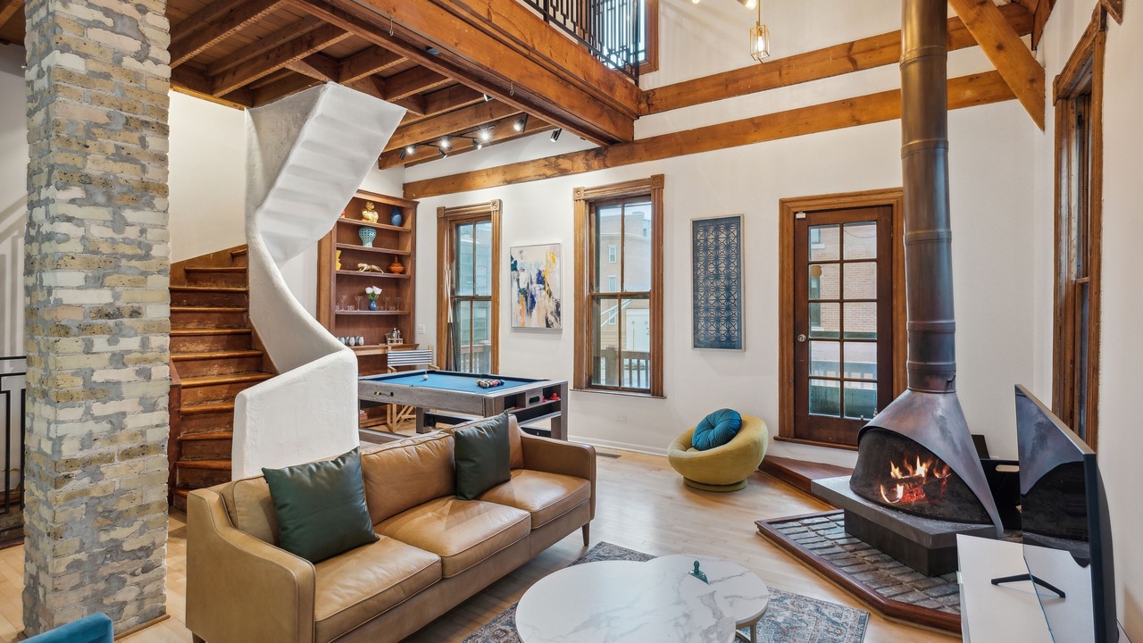 Photo of Livingroom in Lakeview