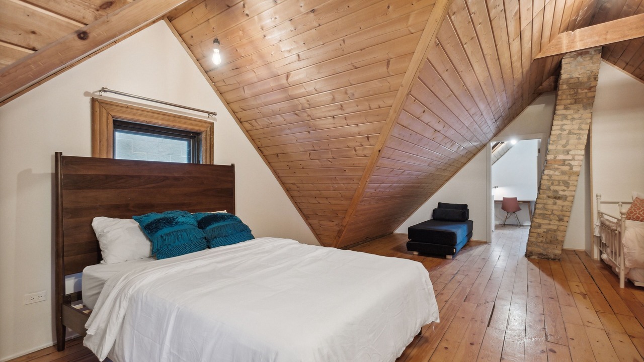 Photo of Bedroom in Lakeview