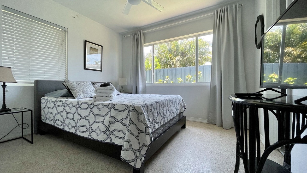 Photo of Bedroom in Oakland Park