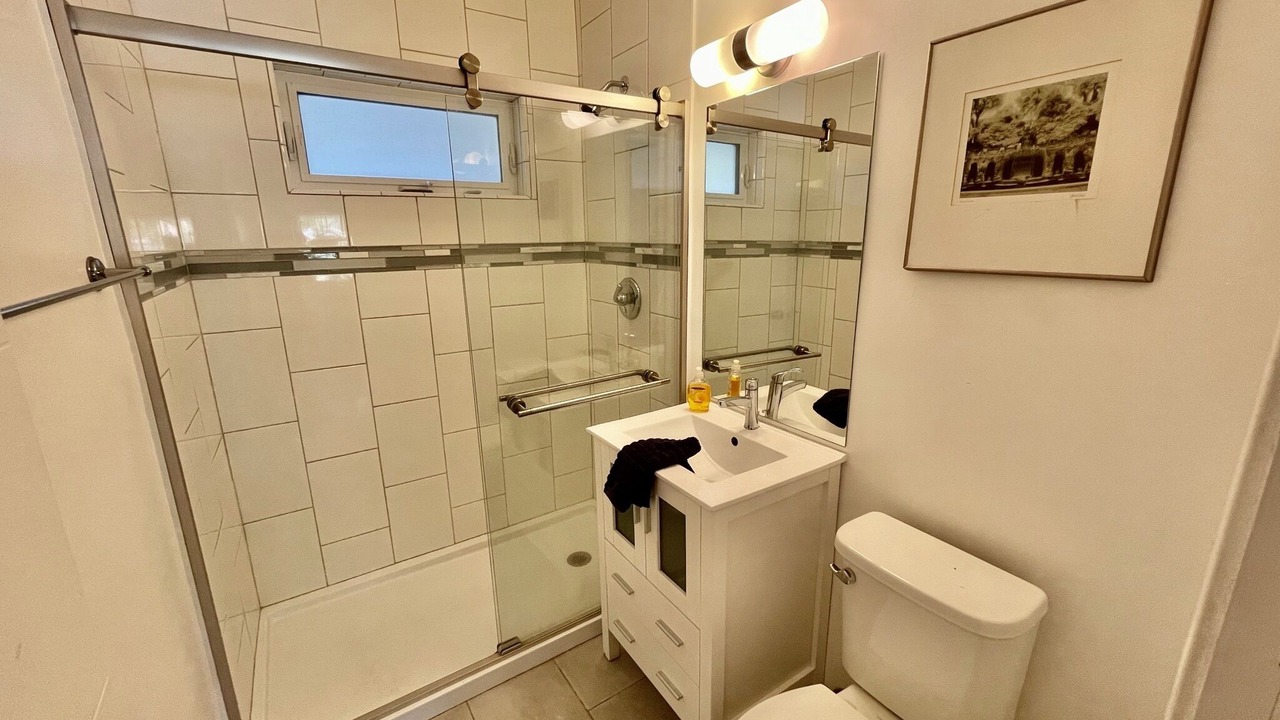 Photo of Bathroom in Oakland Park