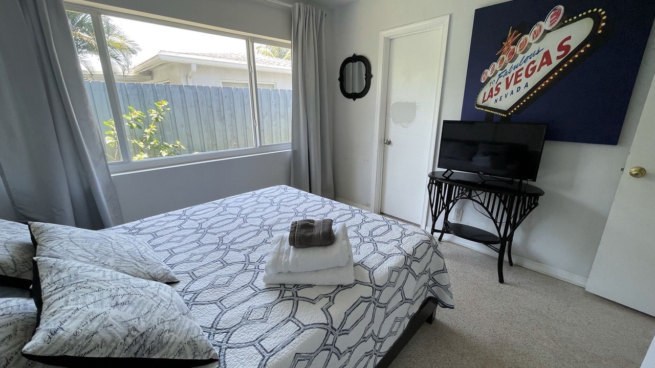 Photo of Bedroom in Oakland Park